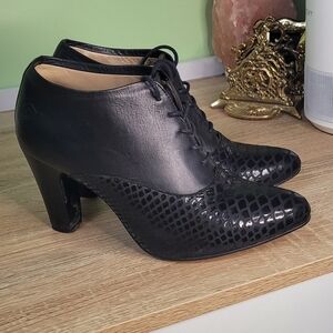 Poppy Barley Black Leather Lace-Up Women's Booties EUC 8.5